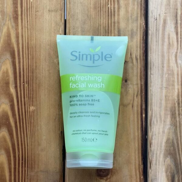 ژل شستشوی سیمپل مدل رفرشینگ (Simple Refreshing Facial Wash Gel)