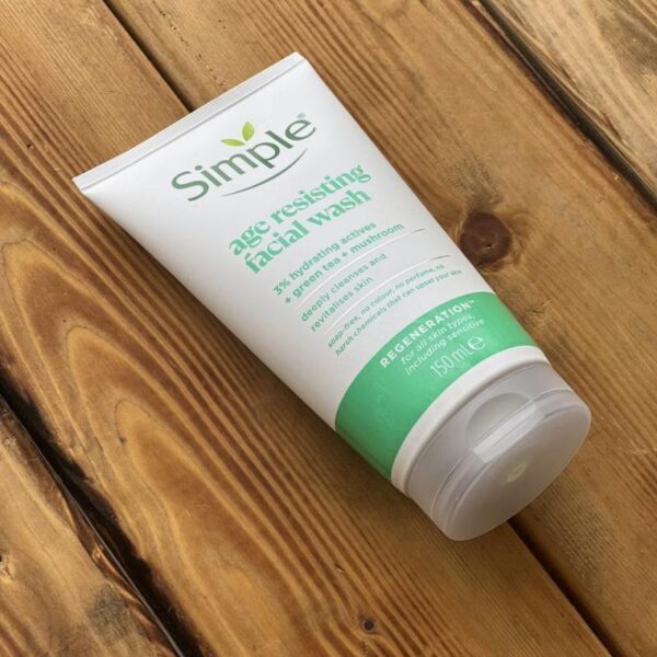 ژل شستشوی ضد پیری پوست سیمپل مدل (Simple Age Resisting Facial Wash Gel) - تصویر 3