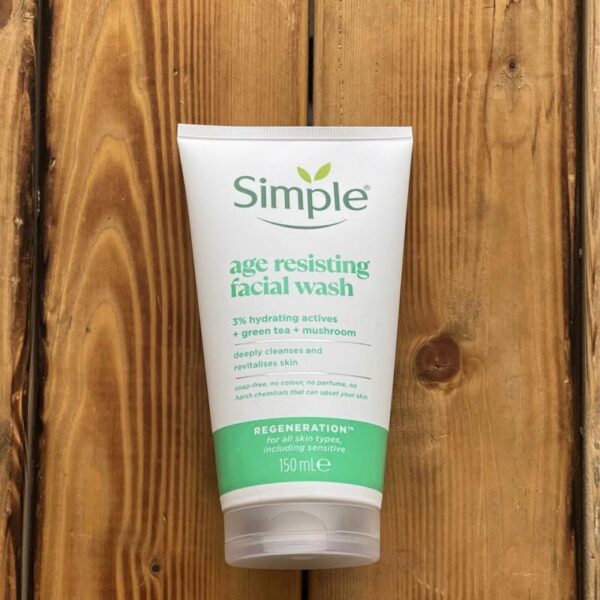 ژل شستشوی ضد پیری پوست سیمپل مدل (Simple Age Resisting Facial Wash Gel)