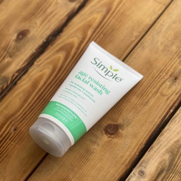 ژل شستشوی ضد پیری پوست سیمپل مدل (Simple Age Resisting Facial Wash Gel) - تصویر 2